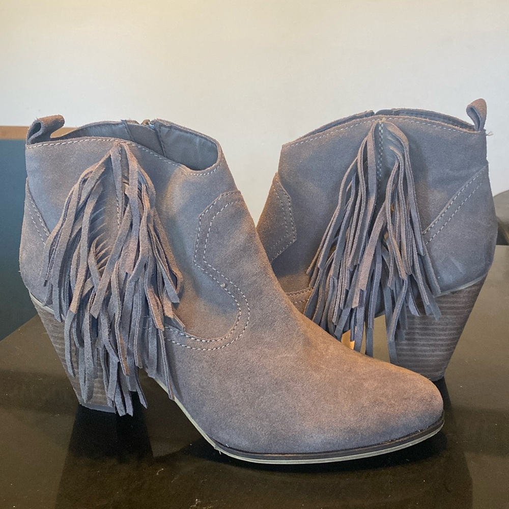Steve Madden  ankle booties size 11 medium color Ohio Taupe